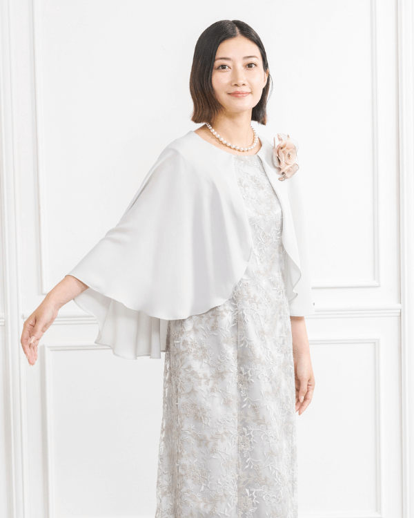 シルバー】エンブロイダリーレース ケープ付き ロングドレス｜東京