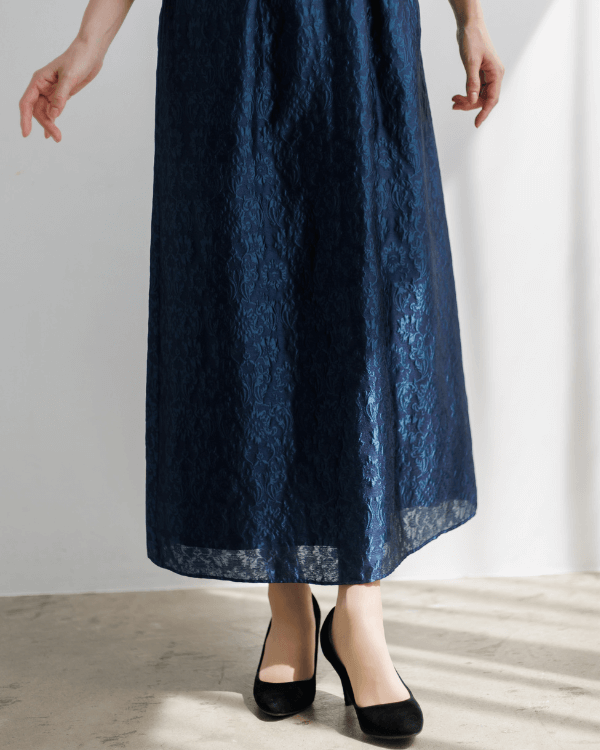 着丈はくるぶしに届くロング丈です。（ご身長によって見え方は変わります。）モデル身長：167cm　ヒール高：8cm　着用サイズ：9号