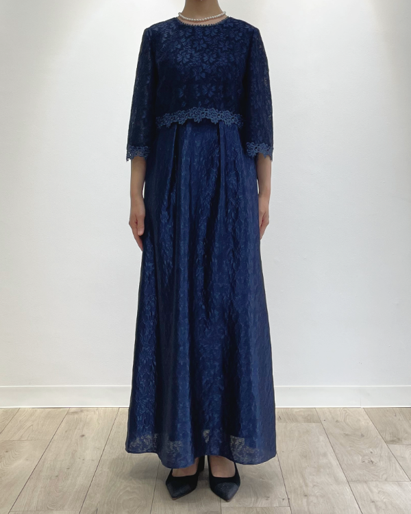 モデル身長：158cm　ヒール高：4.5cm 着用サイズ：ネイビー 9号