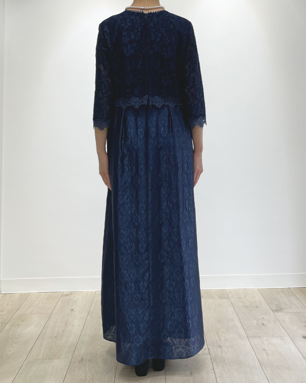 モデル身長：158cm　ヒール高：4.5cm 着用サイズ：ネイビー 9号