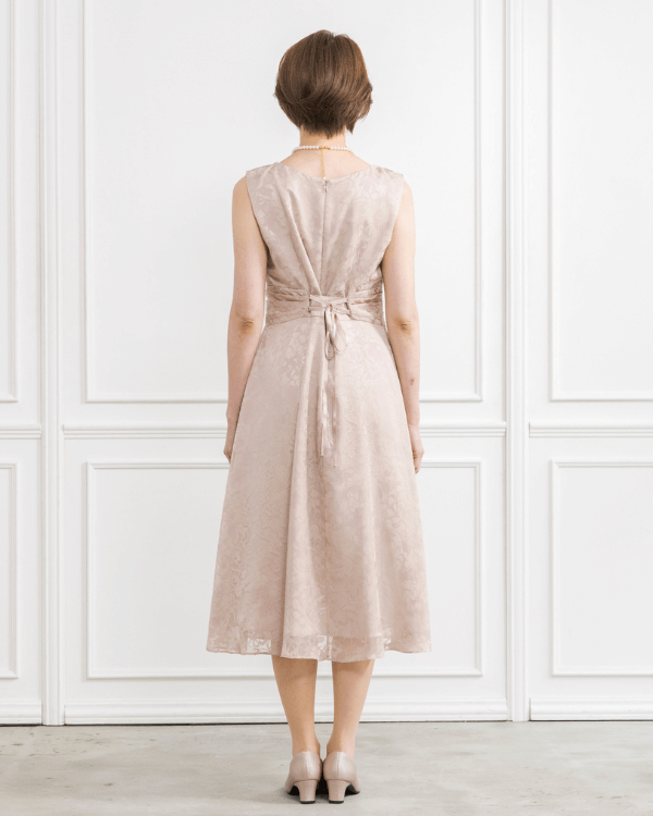 ピンクベージュ】サテンオパール フレアラインドレス<4601389-32
