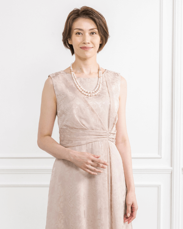 ピンクベージュ】サテンオパール フレアラインドレス<4601389-32