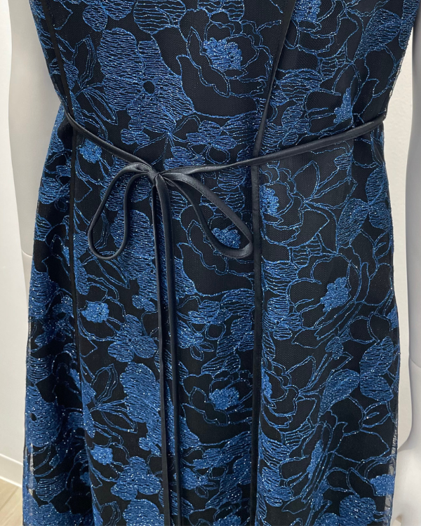 細ベルトは取り外し可能です。