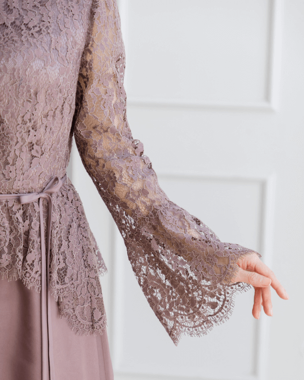 モデル身長：157cm　ヒール高：8cm　着用サイズ：9号