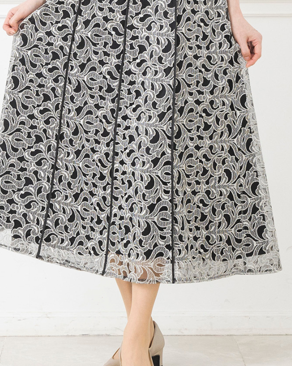 シルバー×ブラック】ラメ刺繍レース セミロングドレス｜東京ソワール