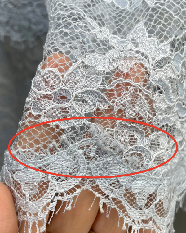 少しだけ毛羽立ちがありますが、レースの柄で目立ちにくいです。