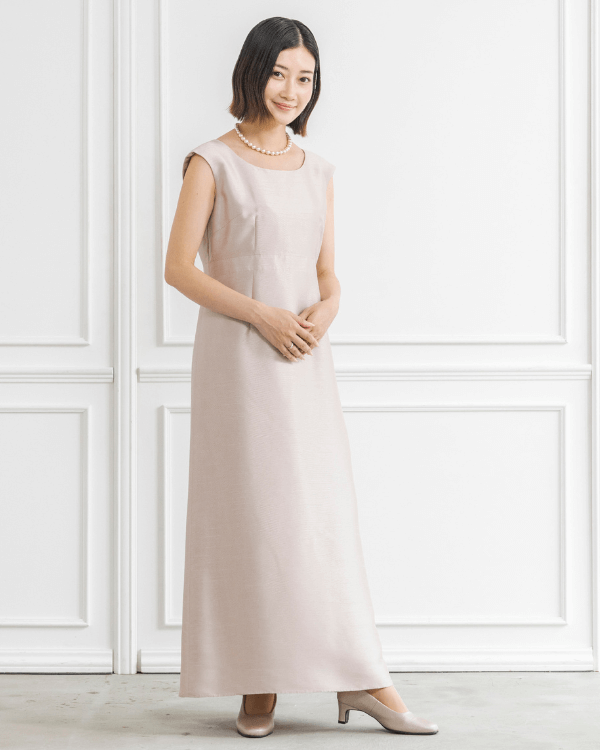 モデル身長：160cm　ヒール高：5cm　着用サイズ：着丈短め9号