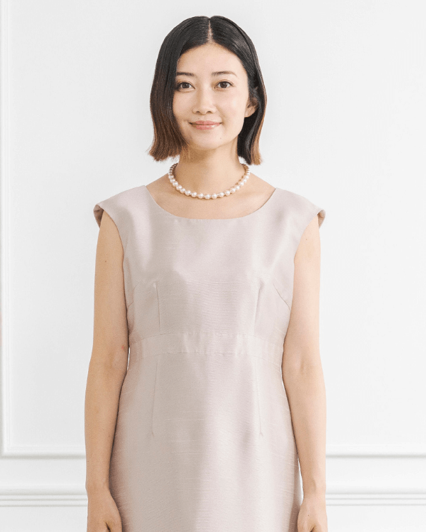 モデル身長：160cm　ヒール高：5cm　着用サイズ：着丈短め9号