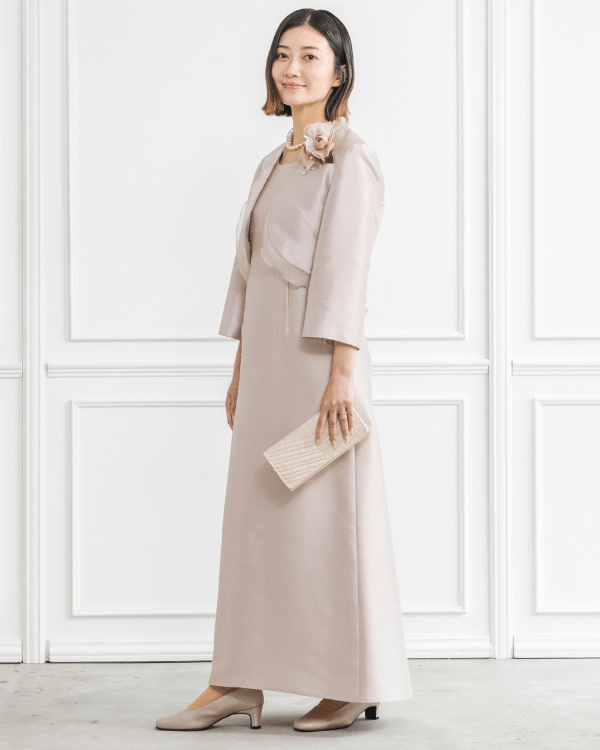 モデル身長：160cm　ヒール高：5cm　着用サイズ：着丈短め9号