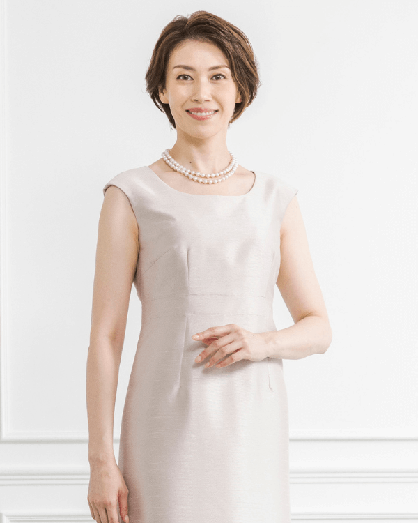 モデル身長：165cm　ヒール高：5cm　着用サイズ：着丈長め9号