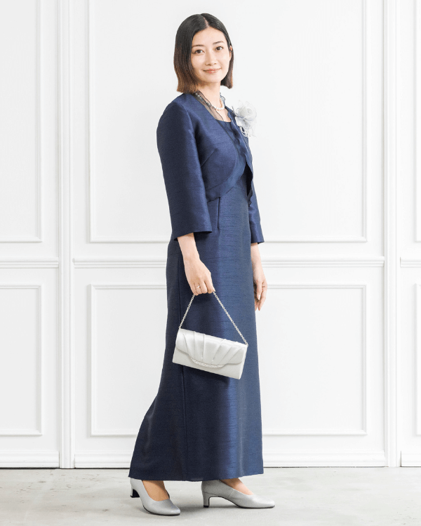 モデル身長：160cm　ヒール高：5cm　着用サイズ：着丈短め9号