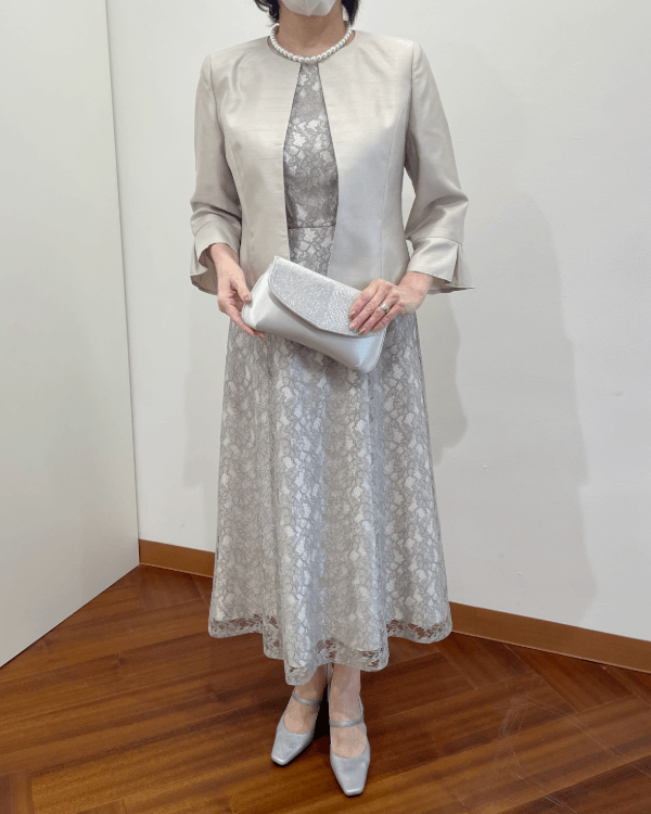美品■レリアン■13+■レース刺繍のフォーマルジャケット■シルバーグレー　結婚式 グレージュ×カーキ 11号】シャンタン×レースジョーゼット ノーカラー